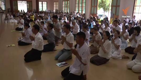 ชาวอีสานทำบุญตักบาตรเข้าพรรษาคึกคัก