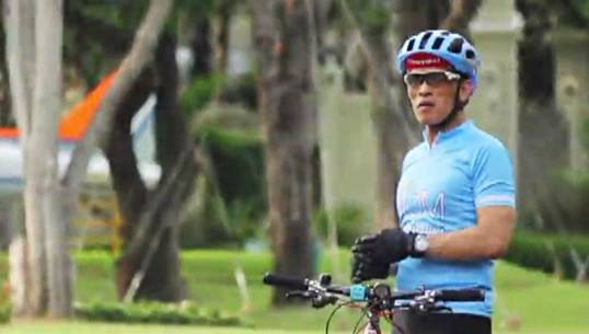 คลิปวิดีโอสมเด็จพระบรมโอรสาธิราชฯ สยามมกุฏราชกุมาร ทรงซ้อมปั่นจักรยานเพื่อกิจกรรม "Bike for Mom ปั่นเพื่อแม่"