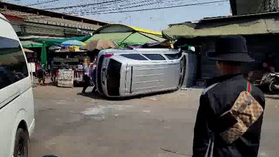 ตลาดโรงเกลือวุ่น-พ่อค้าแม่ค้าฮือล้อม "ดีเอสไอ" บุกจับสินค้าละเมิดลิขสิทธิ์-ตะลุมบอนเจ็บระนาว