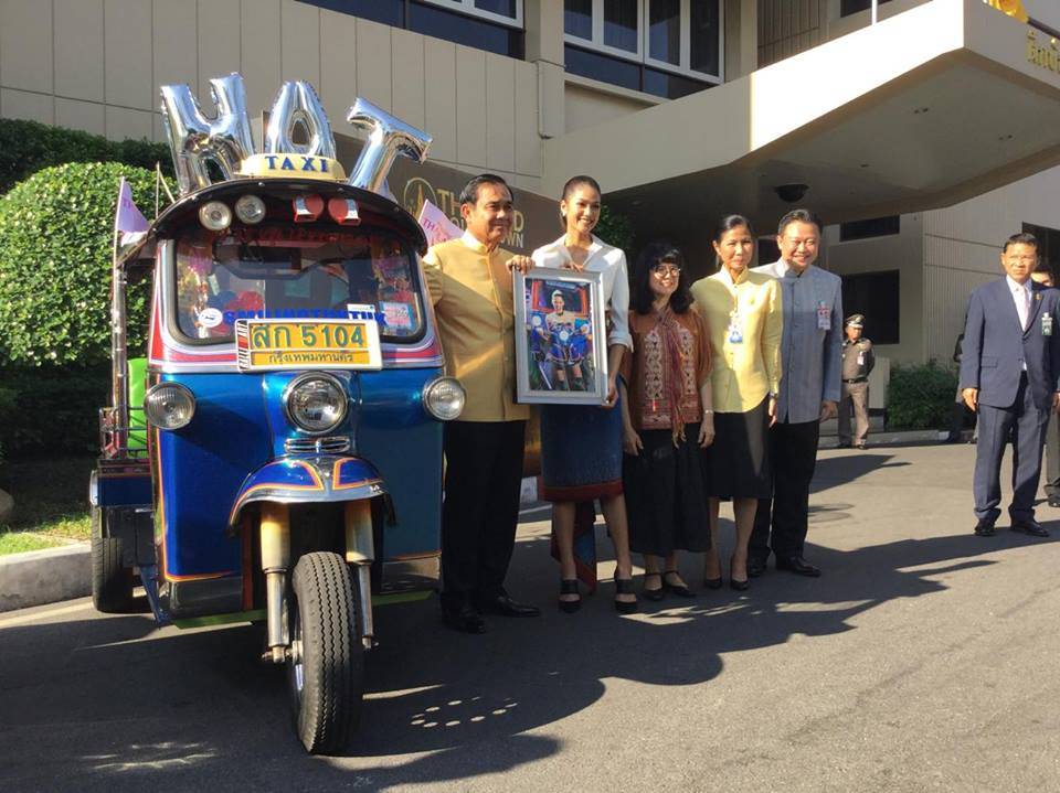 "น้องแนท"อนิพรณ์ มิสยูนิเวิร์สไทยแลนด์ ร่วมโปรโมทงาน "ไทยแลนด์ เคาท์ดาวน์ 2016"