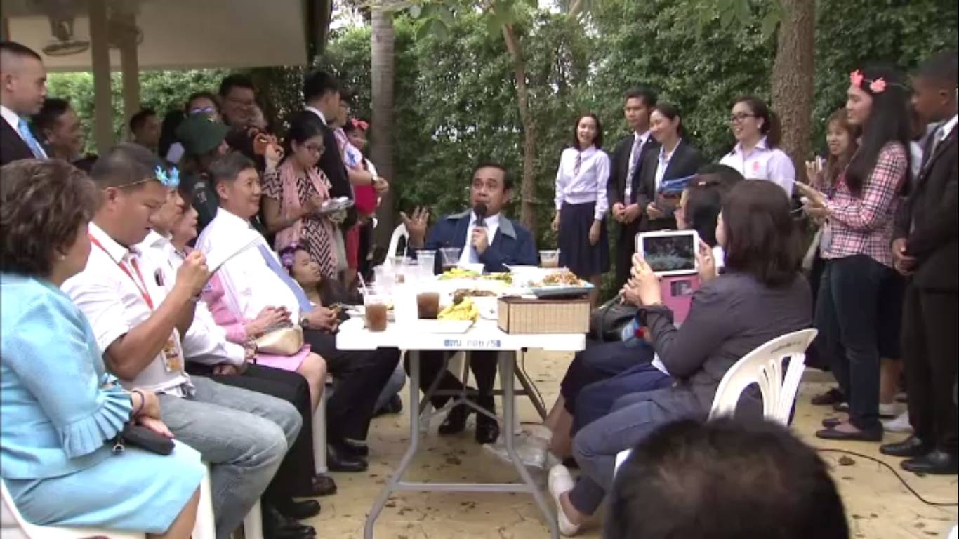 นายกฯร่วมงานเลี้ยงปีใหม่สื่อมวลชนทำเนียบรัฐบาล-ขอทุกคนร่วมนำประเทศสู่ประชาธิปไตย 