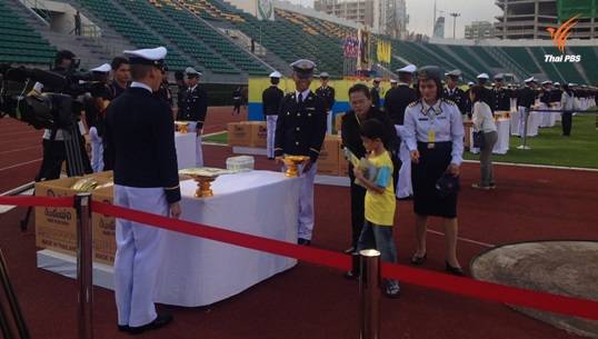 5 หมื่นคนปลื้มปีติรับของพระราชทานปั่นเพื่อพ่อ วันนี้ครบ 5 หมื่น-พรุ่งนี้รอรับอีก 5 หมื่นชุด