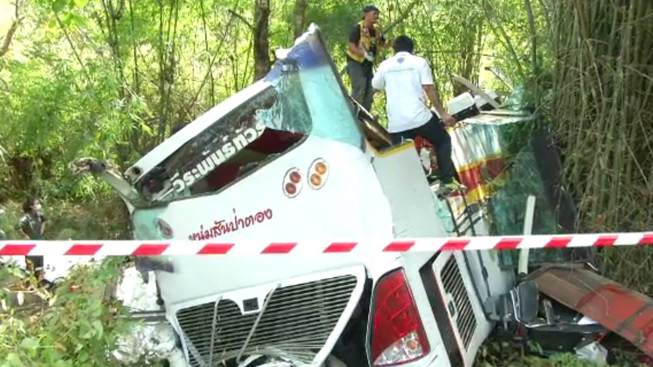 ตำรวจแจ้งข้อหาคนขับรถทัวร์พลิกคว่ำที่เชียงใหม่-ส่งศพนักท่องเที่ยวมาเลเซียกลับประเทศ