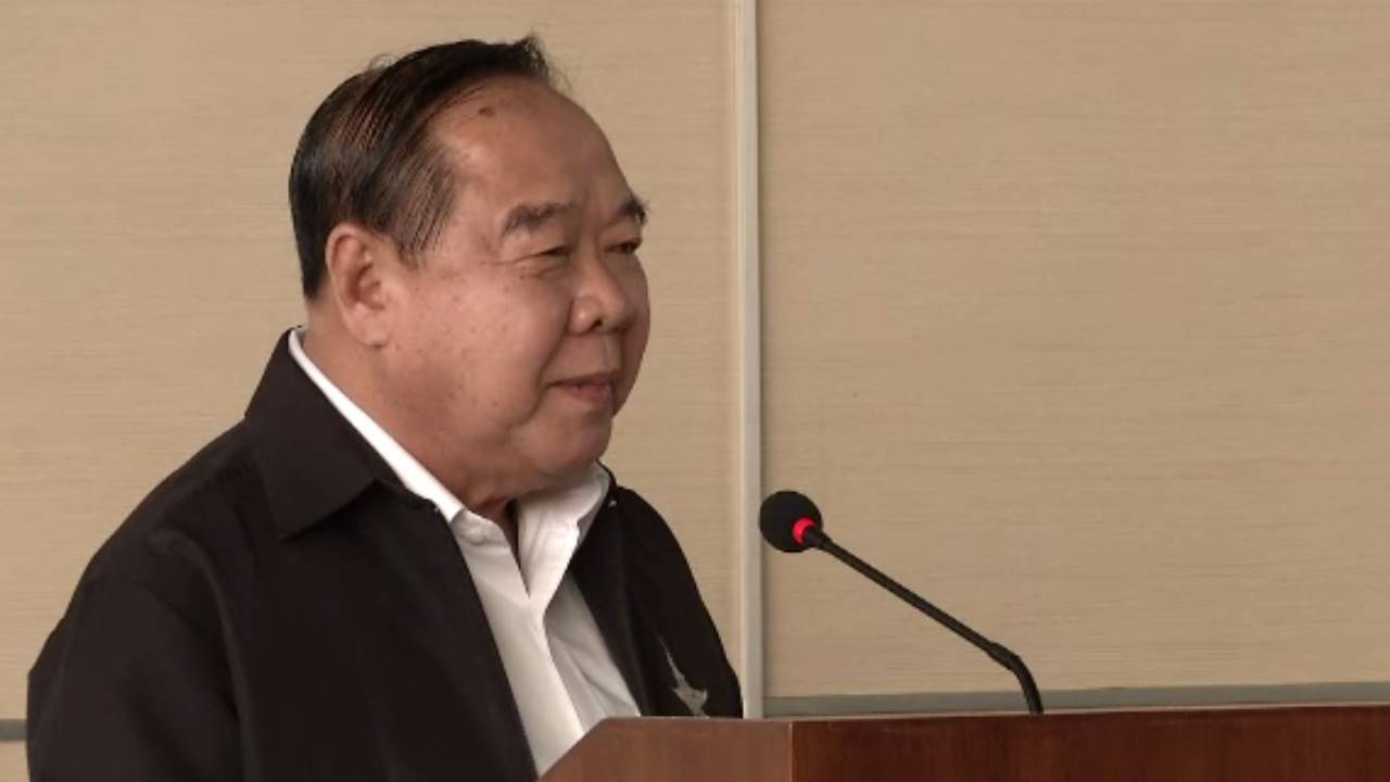 "พล.อ.ประวิตร" ไม่เชื่อมีรอยร้าวที่พื้น "ราชภักดิ์"-ยืนยันชี้แจงทันทีที่ผลตรวจสอบเสร็จ