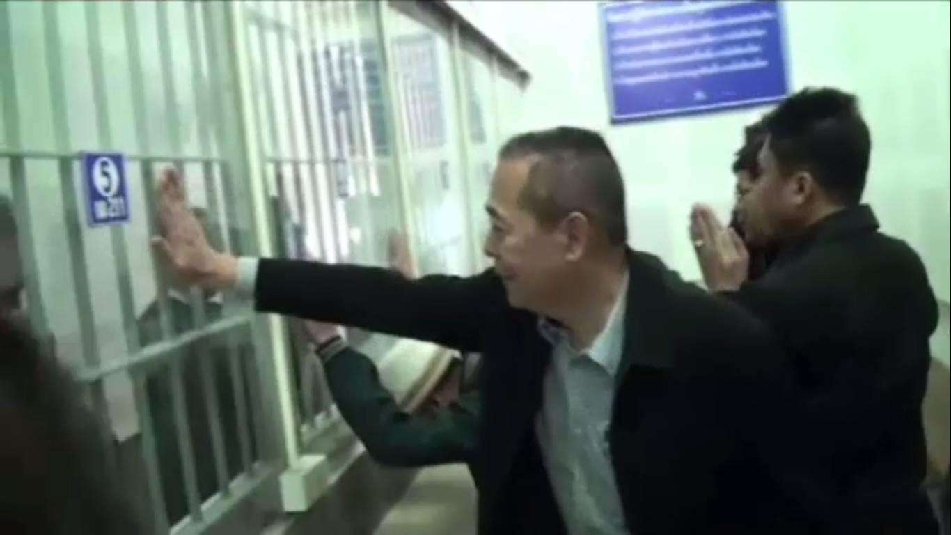 แกนนำ นปช. เข้าเยี่ยมผู้ต้องขังคดีเผาศาลากลางจังหวัดอุบลฯ-พร้อมหาแนวทางช่วยเหลือ