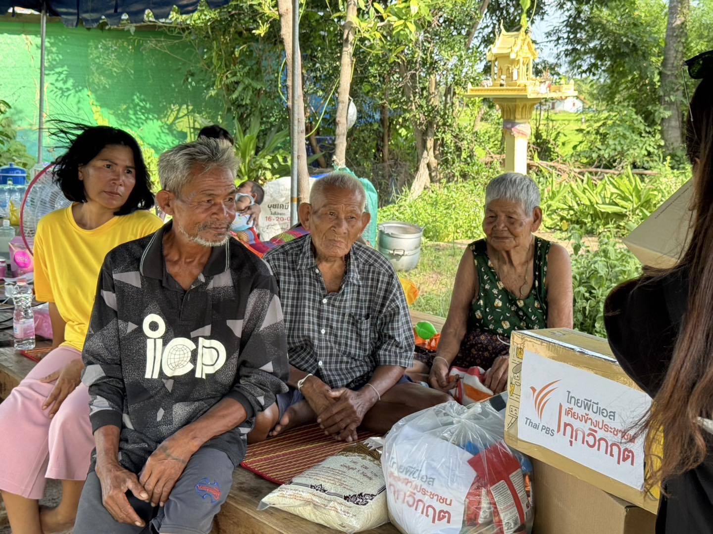 ไทยพีบีเอส รวบรวมของบริจาค นำส่งศูนย์อพยพ และประชาชนพื้นที่ จ.สุรินทร์ - ศรีสะเกษ | Thai PBS News ข่ ภาพประกอบข่าว: ไทยพีบีเอส รวบรวมของบริจาค นำส่งศูนย์อพยพ และประชาชนพื้นที่ จ.สุรินทร์ - ศรีสะเกษ | Thai PBS News ข่