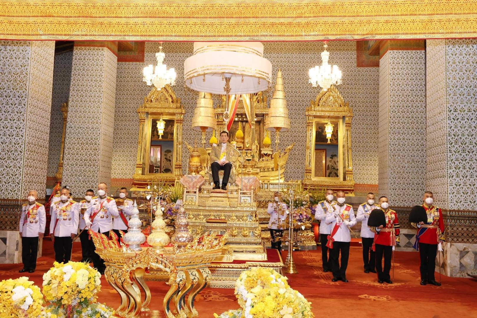 ในหลวง-พระราชินี เสด็จออกมหาสมาคม ทรงรับการถวายพระพรชัยมงคล