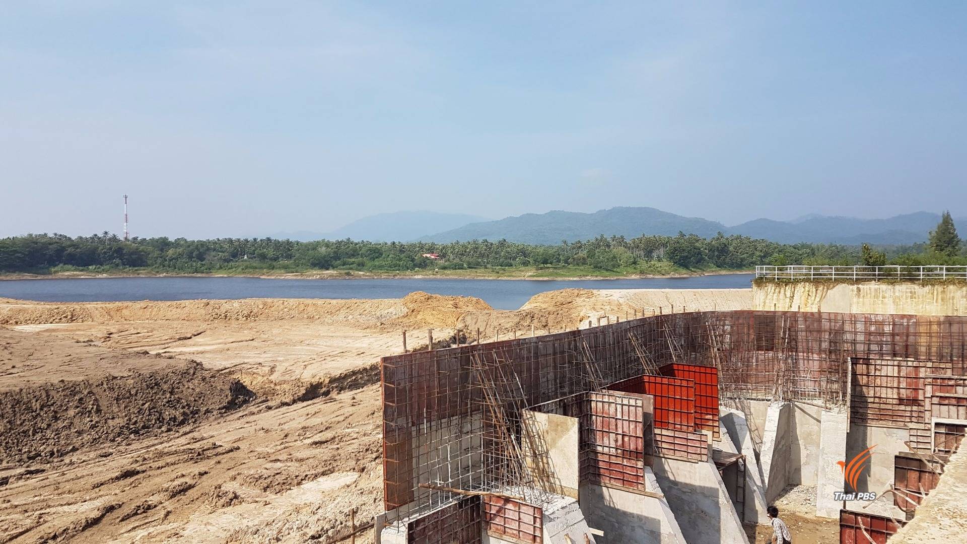 ชาวบางสะพานหวั่นน้ำท่วมซ้ำรอยต้นปี หลังอ่างเก็บน้ำมรสวบยังซ่อมไม่เสร็จ