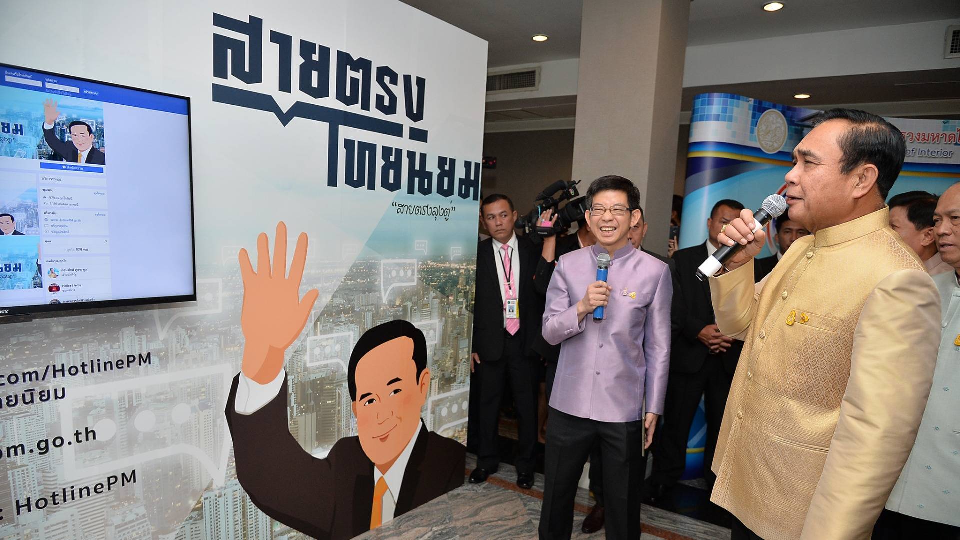 นายกฯเปิดตัวเพจ "สายตรงไทยนิยม" 6 ชม. ยอดกดไลค์หลักพัน