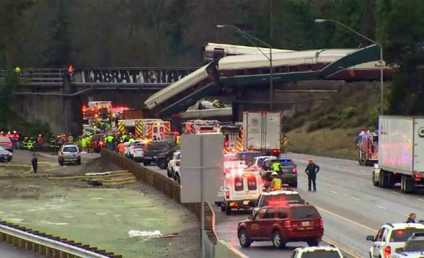 รถไฟ "แอ็มแทร็ก" ตกรางจากสะพานในรัฐวอชิงตัน เสียชีวิต 3 คน