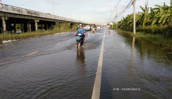 กรมทางหลวงสรุปสถานการณ์อุทกภัย 5 จังหวัด จำนวน 6 สายทาง การจราจรผ่านได้ 5 แห่ง 