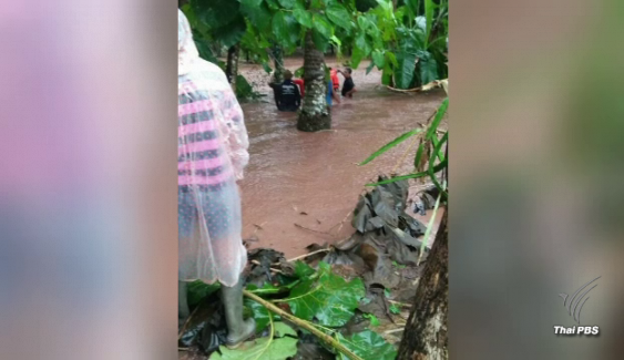 พายุทกซูรีทำฝนถล่ม “อุตรดิตถ์ – แพร่” น้ำทะลักท่วมบ้านเรือนเสียหาย
