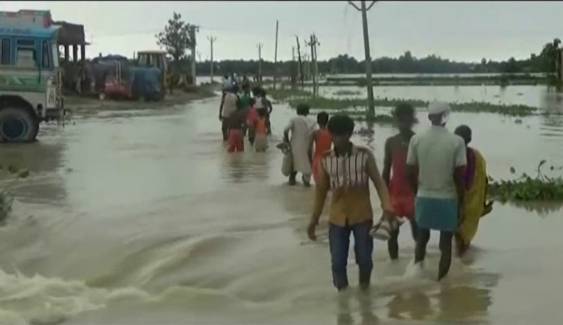 น้ำท่วมอินเดียเสียชีวิตแล้ว 517 คน ปชช.เร่งอพยพ
