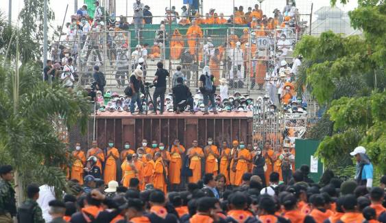  8 โมงพรุ่งนี้ คาดเข้าค้นศูนย์บัญชาการวัดพระธรรมกาย  