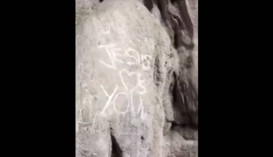 อุทยานฯคาดโทษนักท่องเที่ยวขีดเขียนผนังถ้ำแม่อุสุ 
