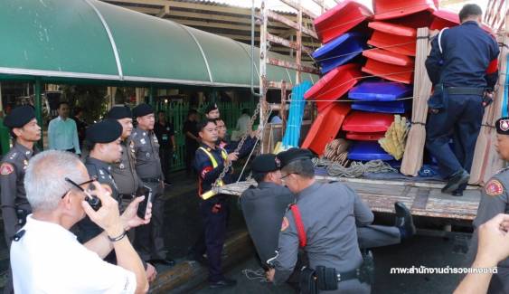 น้ำท่วมใต้ยังวิกฤต-สตช.ส่งเรือท้องแบน 100 ลำ ช่วยผู้ประสบภัย