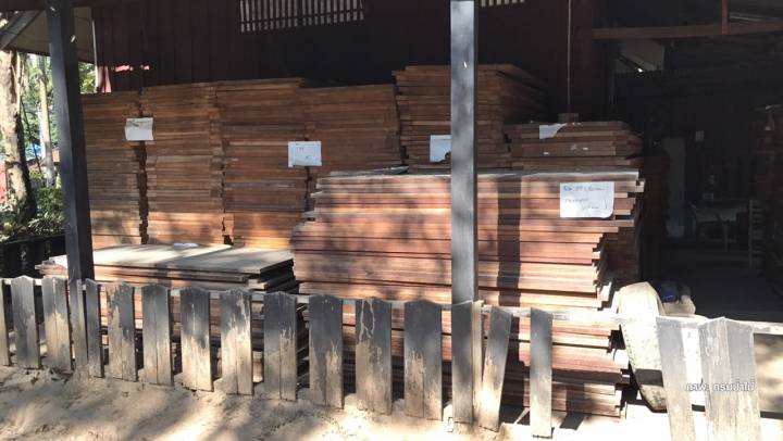 "กรมป่าไม้" ผลิตประตูไม้แจกผู้ประสบภัยน้ำท่วม 5,000 บาน
