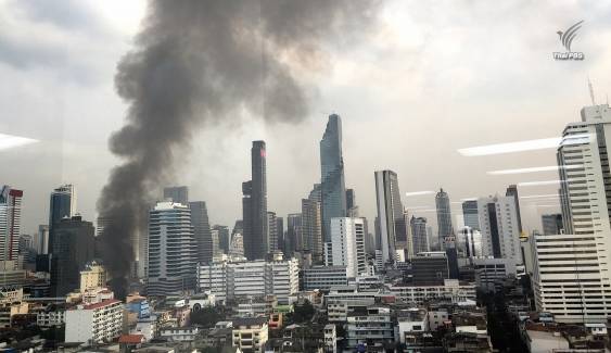 ไฟไหม้ชุมชนหลังสถานทูตรัสเซีย เสียหาย 4 หลัง คุมเพลิงได้แล้ว