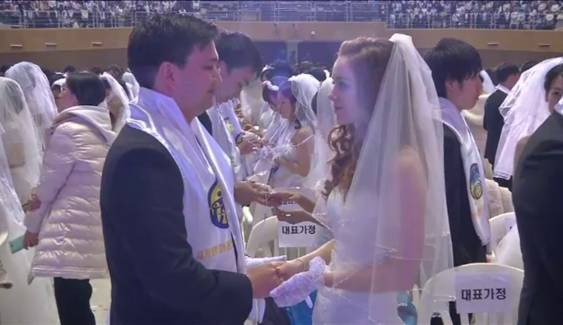 โบสถ์แห่งความสามัคคีจัดสมรสหมู่ 3,000 คู่ในเกาหลีใต้