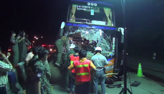 รถทัวร์กรุงเทพ-เชียงใหม่ ชนช้างล้ม – ผู้โดยสารปลอดภัย คนขับบาดเจ็บ