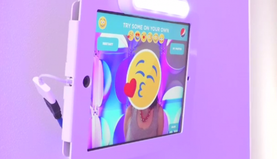ชาวเน็ตทั่วโลกเตรียมเฉลิมฉลองให้กับ Emoji สัญลักษณ์แทนอารมณ์