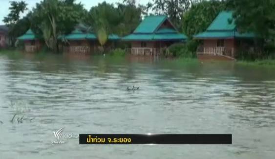 หลายพื้นที่ของ "ชลบุรี - ระยอง" น้ำท่วมสูง