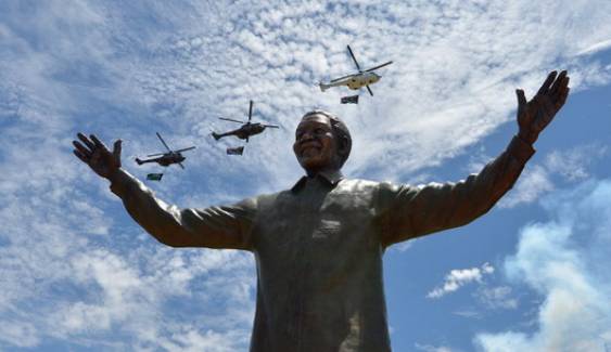 แอฟริกาใต้เปิดรูปปั้น "เนลสัน แมนเดล่า"