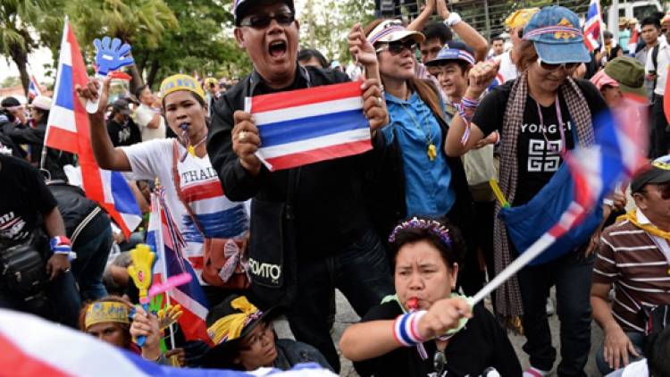 สื่อต่างชาติเกาะติด &quot;การเมืองไทย&quot; ชี้นายกฯยุบสภา แก้ปัญหาแค่ชั่วคราว