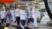 "ในหลวง-พระราชินี" ทรงบำเพ็ญพระราชกุศลตั้งเปรียญ เนื่องในวันวิสาขบูชา