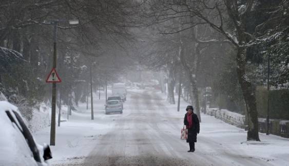 อังกฤษเผชิญ สภาพอากาศเลวร้ายทั้ง"หิมะ-ฝนตกหนัก-ดินถล่ม"