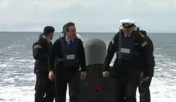 นายกฯอังกฤษเยี่ยมชมเรือดำนำนิวเคลียร์ ก่อนถูกปลดระวาง