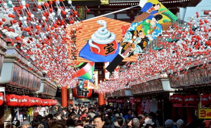ชาวญี่ปุ่นต่างเดินทางไปวัด เพื่อขอพรในวันปีใหม่