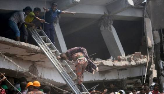  อาคารสูง 8 ชั้นในบังคลาเทศถล่ม มีผู้เสียชีวิตเเล้วกว่า 70 คน