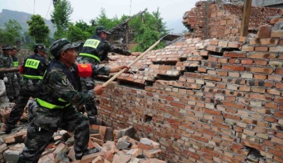 ทีมกู้ภัย 17,000 นายเดินหน้าค้นหาผู้รอดชีวิตแผ่นดินไหวในจีนต่อ