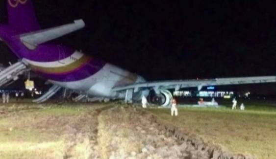 เครื่องบินการบินไทยเกิดอุบัติเหตุไถลตกรันเวย์ เจ็บ12-จนท.เร่งหาสาเหตุเช้านี้
