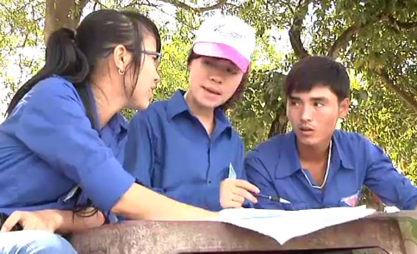 นักศึกษาเวียดนาม กับงานอาสา "แนะเส้นทาง" รุ่นน้อง