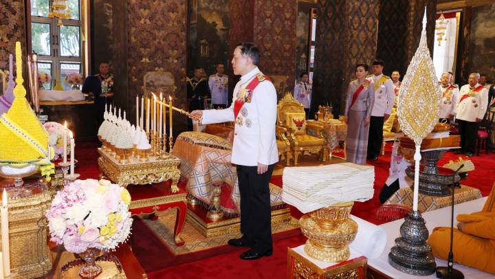 “ในหลวง-พระราชินี” ทรงบำเพ็ญพระราชกุศลถวายผ้าพระกฐิน ณ วัดบวรนิเวศวิหาร และวัดสุทัศนเทพวราราม