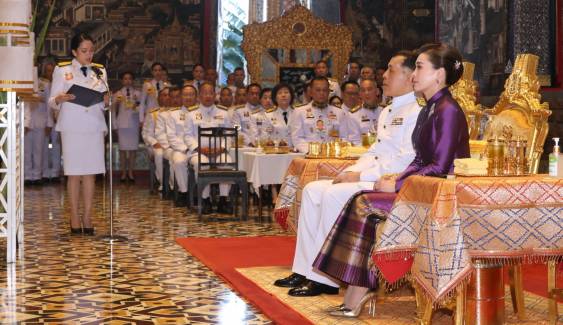 “ในหลวง-พระราชินี” ทรงประกอบพิธีมังคลาภิเษกเหรียญพระบรมรูปฯ