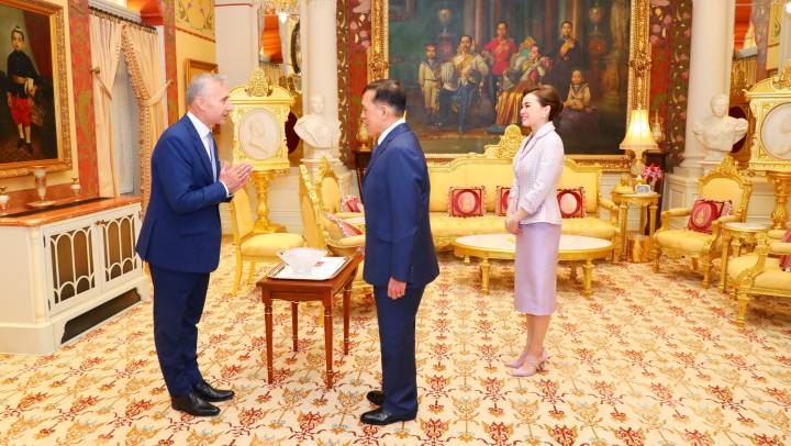 “ในหลวง-พระราชินี” พระราชทานพระบรมราชวโรกาสให้ทูตต่างประเทศ เฝ้าฯ กราบบังคมทูลลา