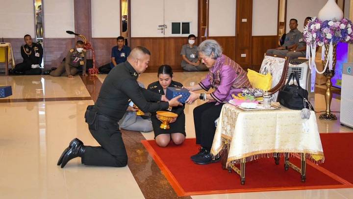 "กรมสมเด็จพระเทพฯ" พระราชทานพระให้ มทภ.2 แจกจ่ายทหารชายแดนไทย-กัมพูชา