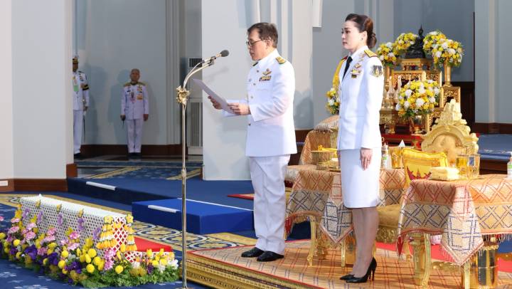 “ในหลวง-พระราชินี” พระราชทานกระบี่และปริญญาบัตร แก่ผู้สำเร็จการศึกษาจากสถาบันการศึกษาทางทหาร