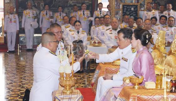 “ในหลวง-พระราชินี” เสด็จฯ ทรงบำเพ็ญพระราชกุศลมาฆบูชา 2568