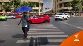 ข้ามทางม้าลาย​ ถ.ราชดำเนินกลาง​ ไฟเขียวคนข้าม​ รถก็ข้ามด้วย​?