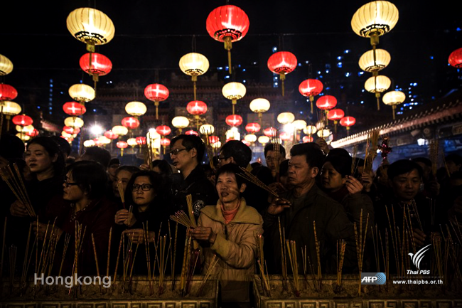 ชาวฮ่องกงจำนวนมากมาไหว้เจ้าขอพรเนื่องในเทศกาลตรุษจีน