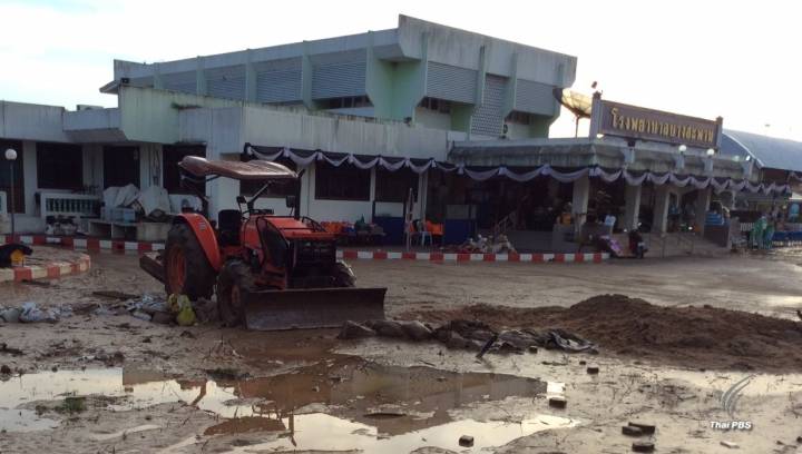 รพ.บางสะพาน ยังเปิดให้บริการไม่ได้แม้น้ำลด เหตุระบบน้ำประปาเสีย