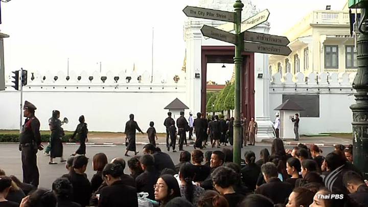 วัดพระแก้วเปิดให้เข้าชมวันแรก ตร.ชี้ไม่กระทบผู้เข้าถวายสักการะพระบรมศพ