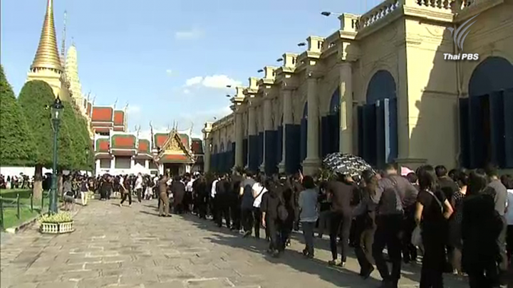 กศน.บริการย้อมผ้าดำฟรี-ศตส.จัดที่จุดเทียนลดผลกระทบต่อพระบรมมหาราชวัง