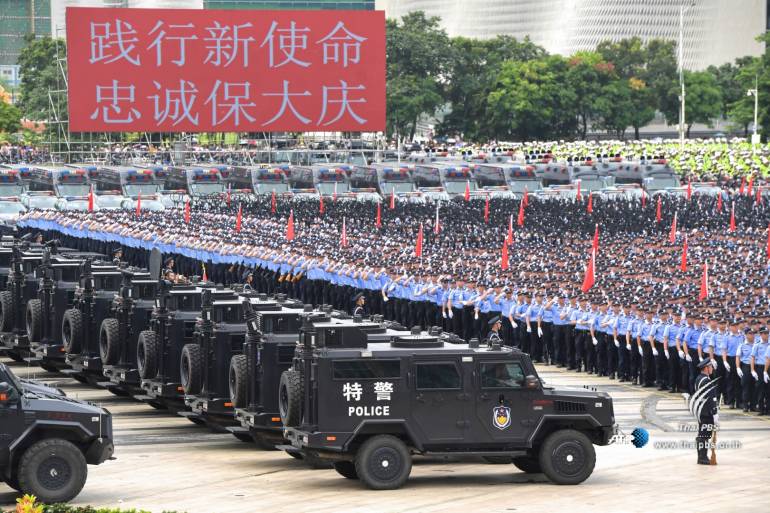 ตำรวจจีนซักซ้อมการปราบจลาจลที่นครเซินเจิ้น