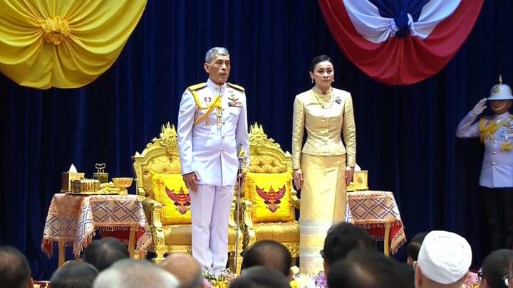 รัชกาลที่ 10 - สมเด็จพระนางเจ้าฯ ทรงเปิดประชุมรัฐสภา