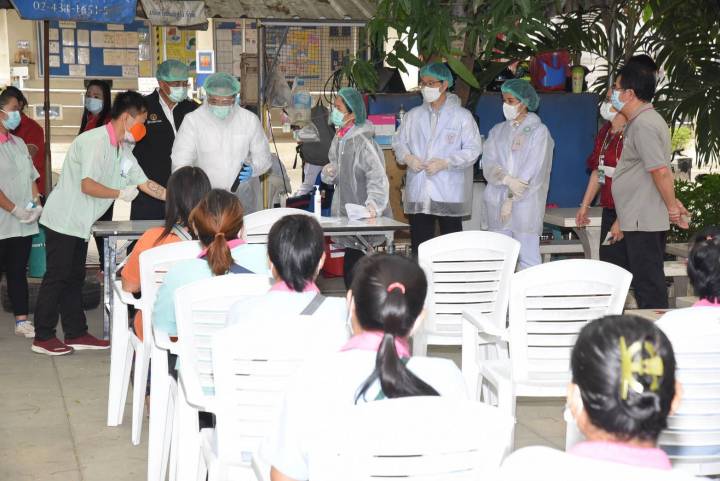 กทม.เก็บน้ำลาย พนง.โรงงาน เสี่ยง COVID-19 